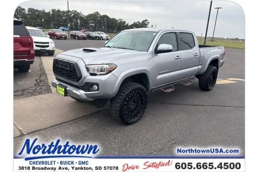 2017 Toyota Tacoma SR5 TRD Sport photo 1