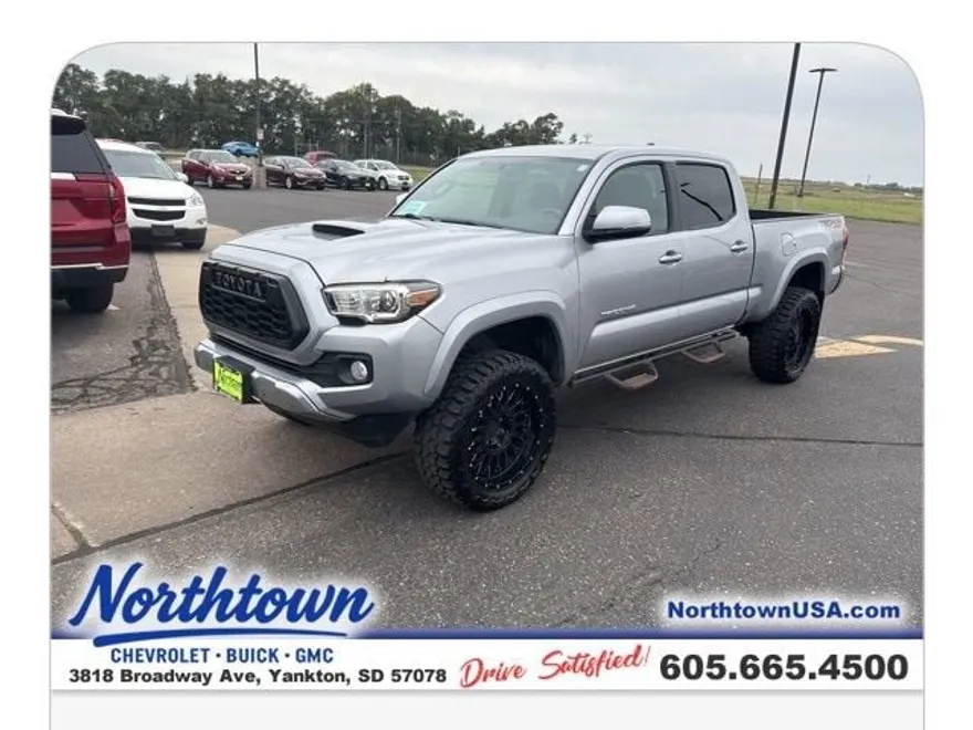 2017 Toyota Tacoma SR5 TRD Sport photo 1