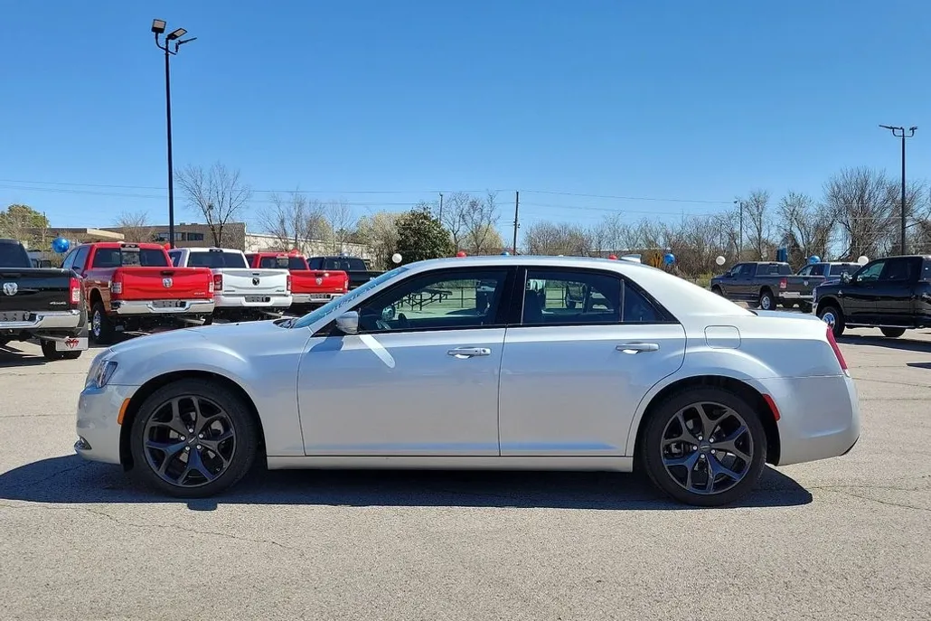 2023 Chrysler 300 S photo 1