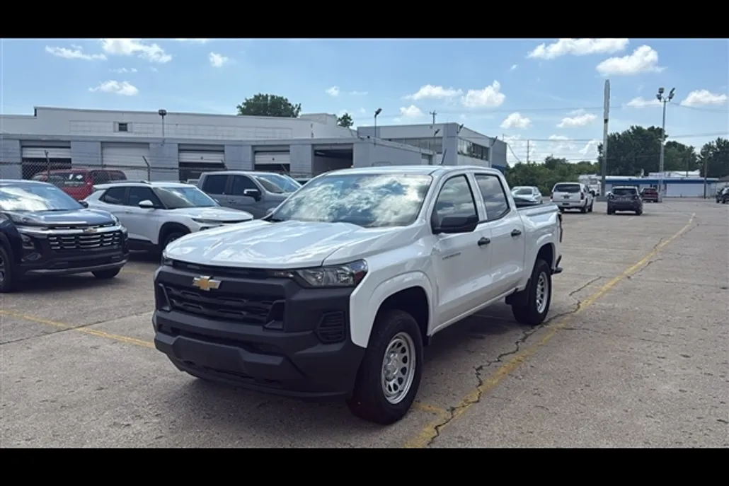 2025 Chevrolet Colorado LT photo 1