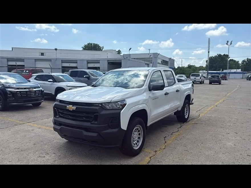 2025 Chevrolet Colorado LT photo 1