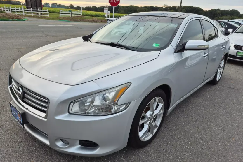 2012 Nissan Maxima SV photo 1