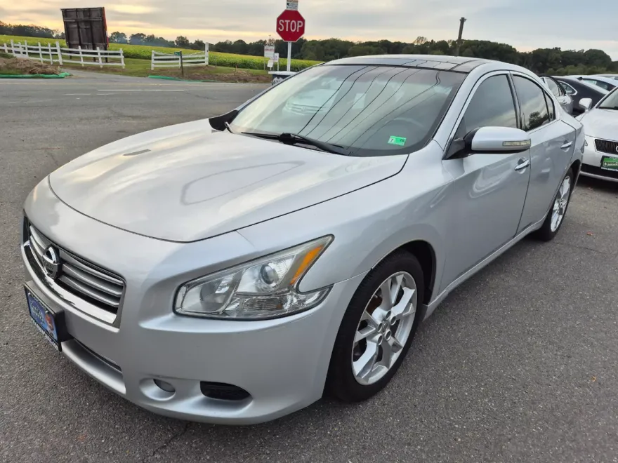 2012 Nissan Maxima SV photo 1