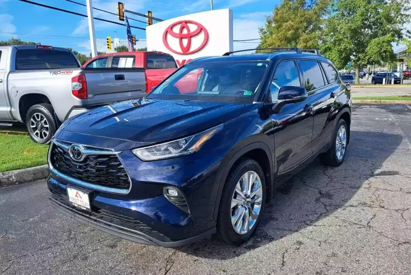 2023 Toyota Highlander Limited photo 1