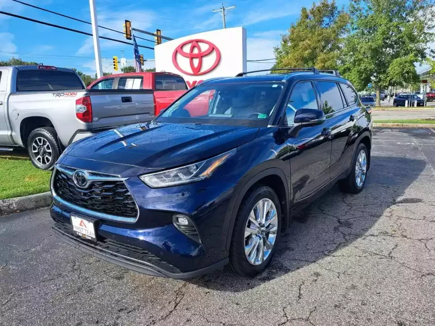 2023 Toyota Highlander Limited photo 1
