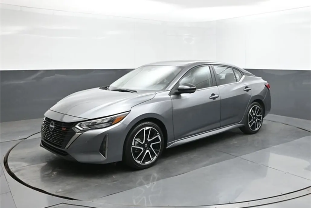 2025 Nissan Sentra SR photo 1