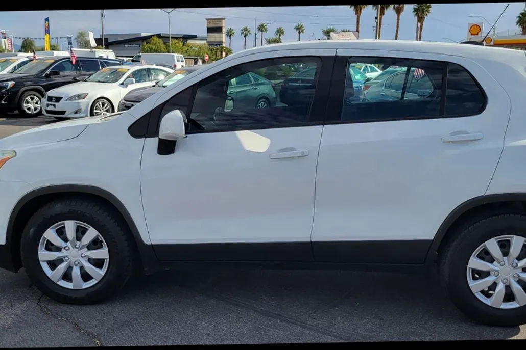 2016 Chevrolet Trax LS photo 1