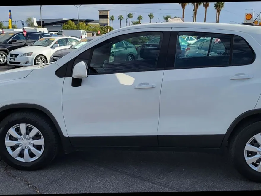 2016 Chevrolet Trax LS photo 1