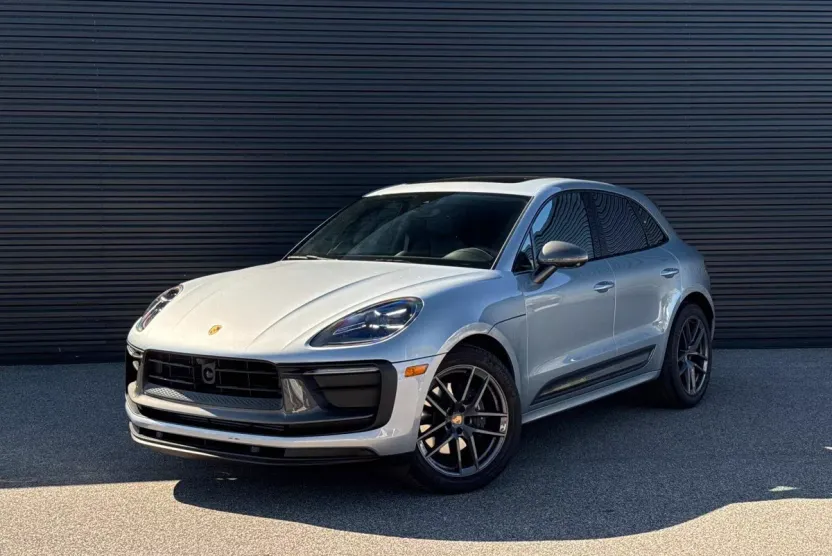 2025 Porsche Macan T photo 1
