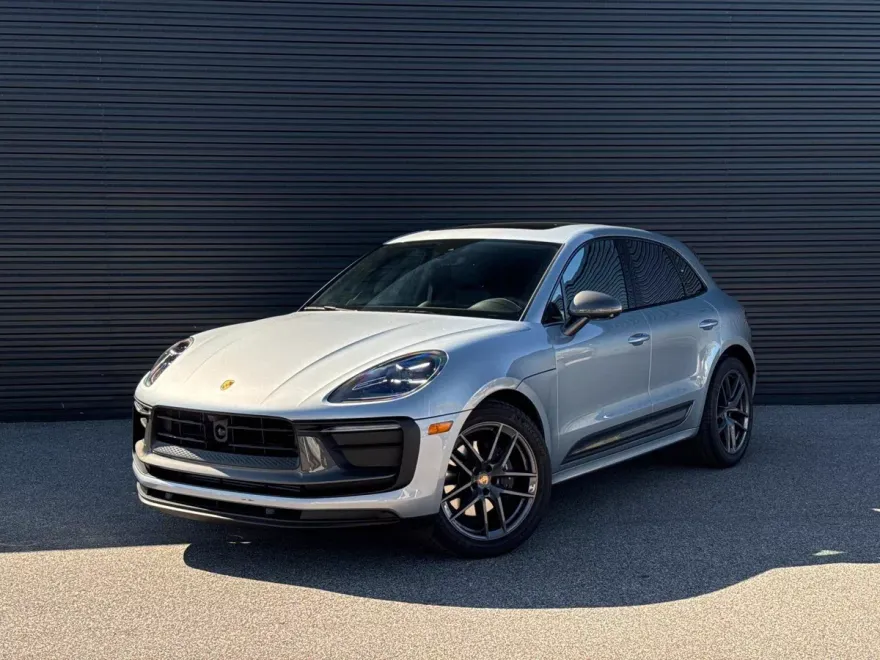 2025 Porsche Macan T photo 1
