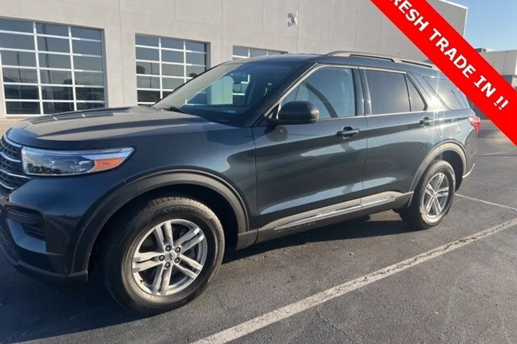 2023 Ford Explorer XLT photo 1