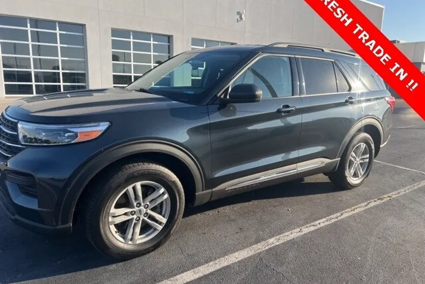 2023 Ford Explorer XLT photo 1