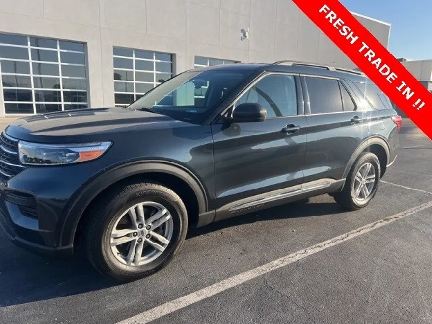 2023 Ford Explorer XLT photo 1
