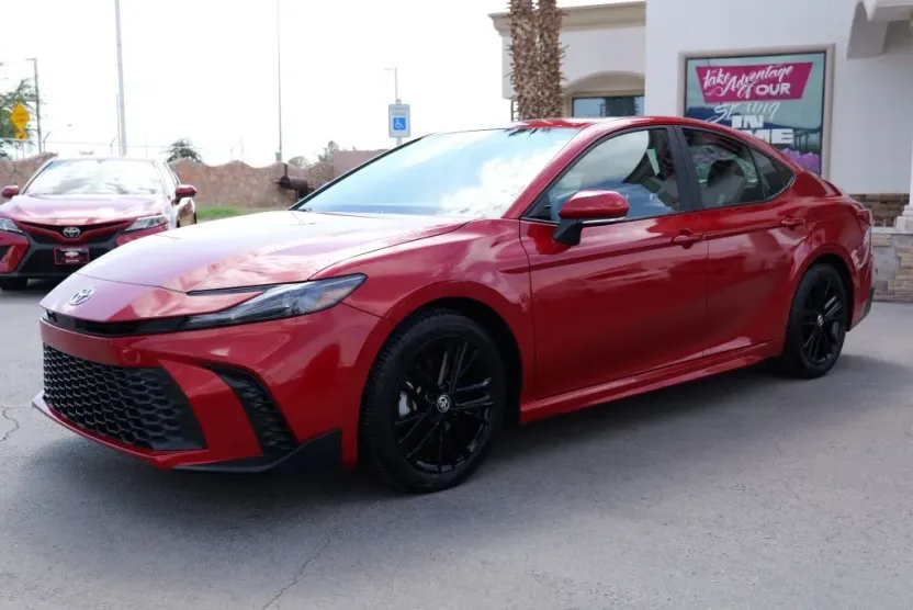 2025 Toyota Camry photo 1