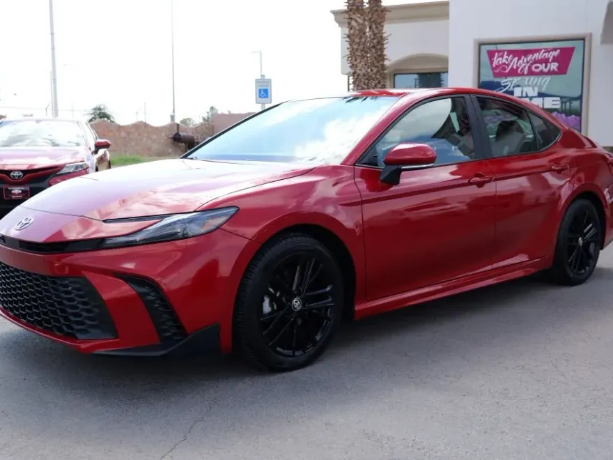 2025 Toyota Camry photo 1