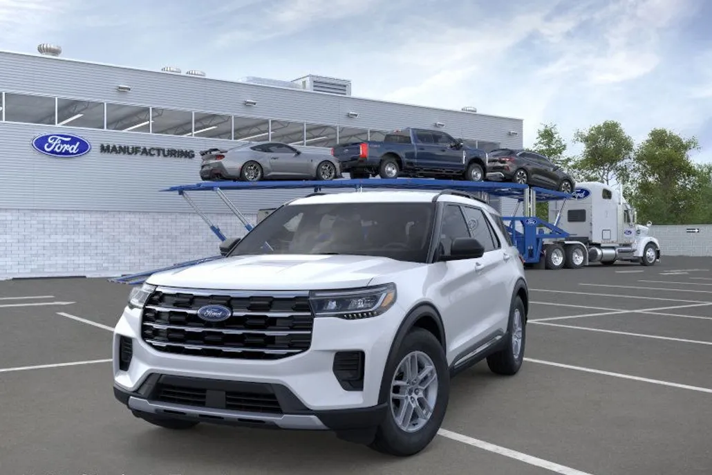 2025 Ford Explorer photo 1