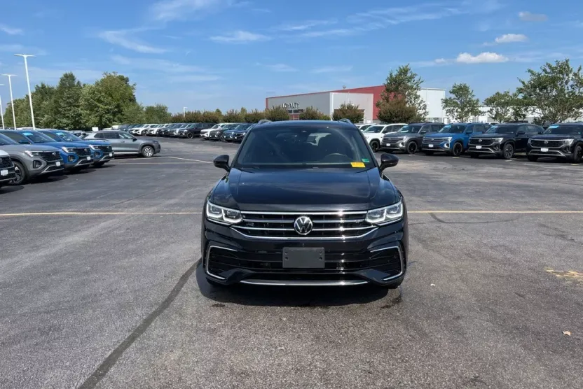 2022 Volkswagen Tiguan SEL Premium R-Line photo 1