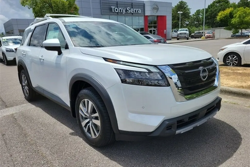 2025 Nissan Pathfinder SL photo 1
