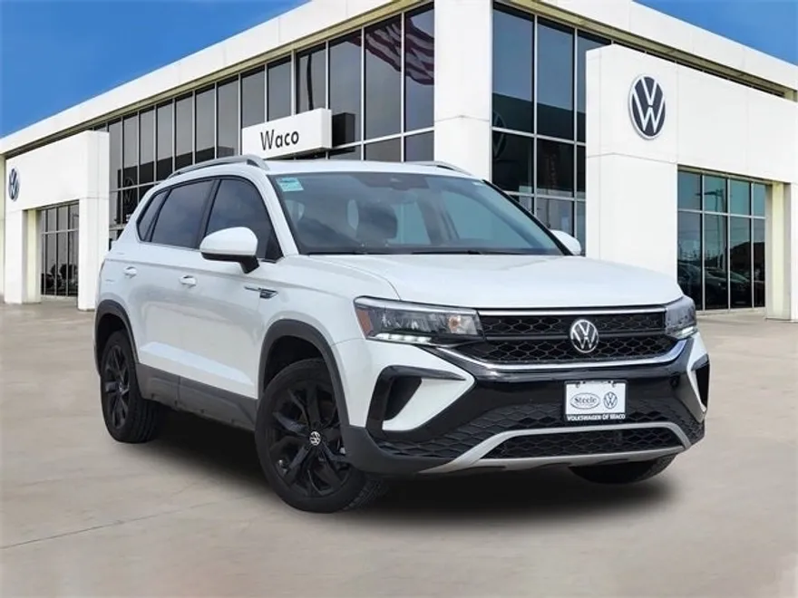 2024 Volkswagen Taos SE photo 1
