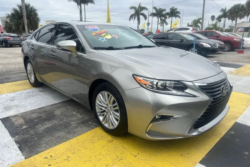2016 Lexus ES 350 photo 1