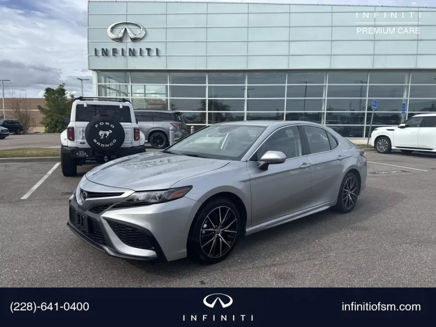 2024 Toyota Camry SE photo 1