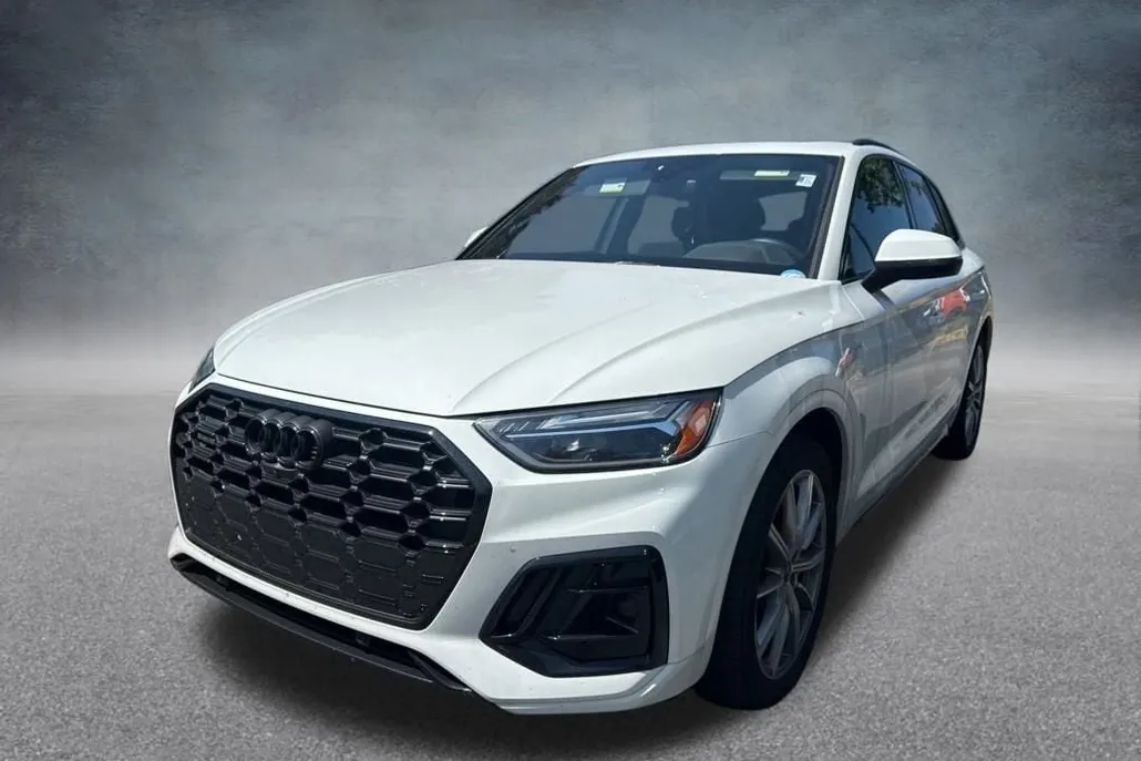 2024 Audi Q5 55 Premium Plus photo 1
