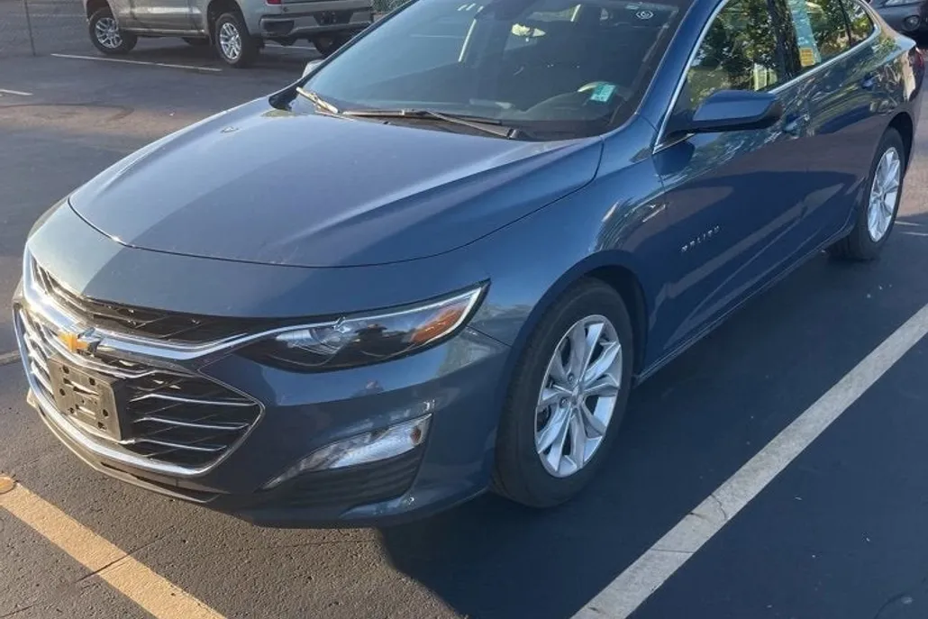 2024 Chevrolet Malibu 1LT photo 1