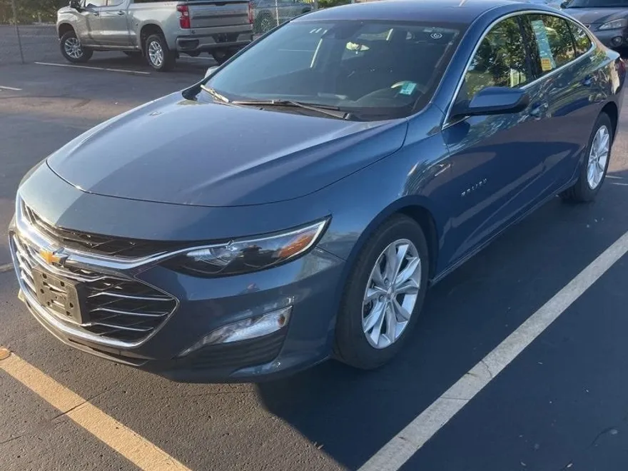 2024 Chevrolet Malibu 1LT photo 1