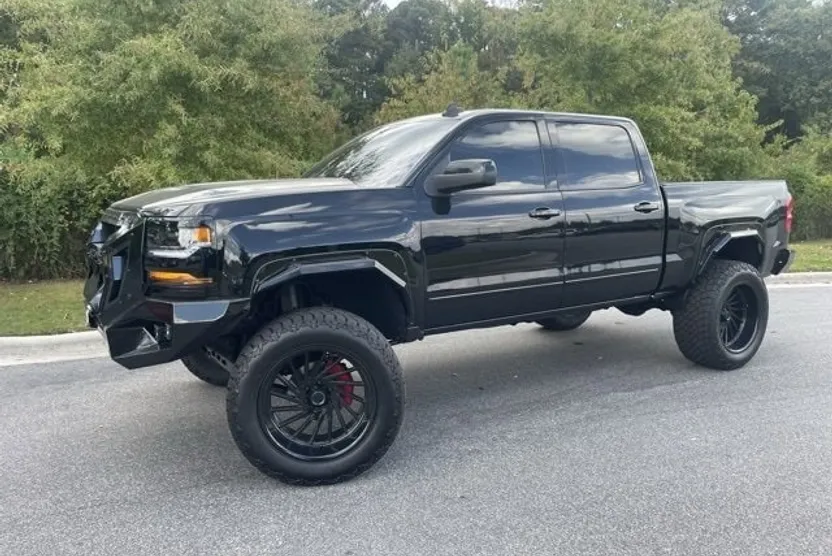 2018 Chevrolet Silverado 1500 LT photo 1