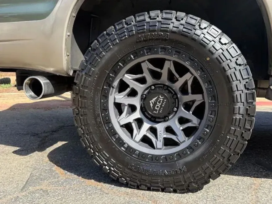 2005 Ford Excursion Eddie Bauer photo 1