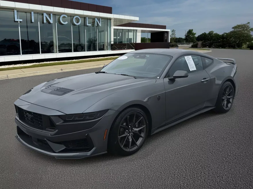 2024 Ford Mustang Dark Horse photo 1