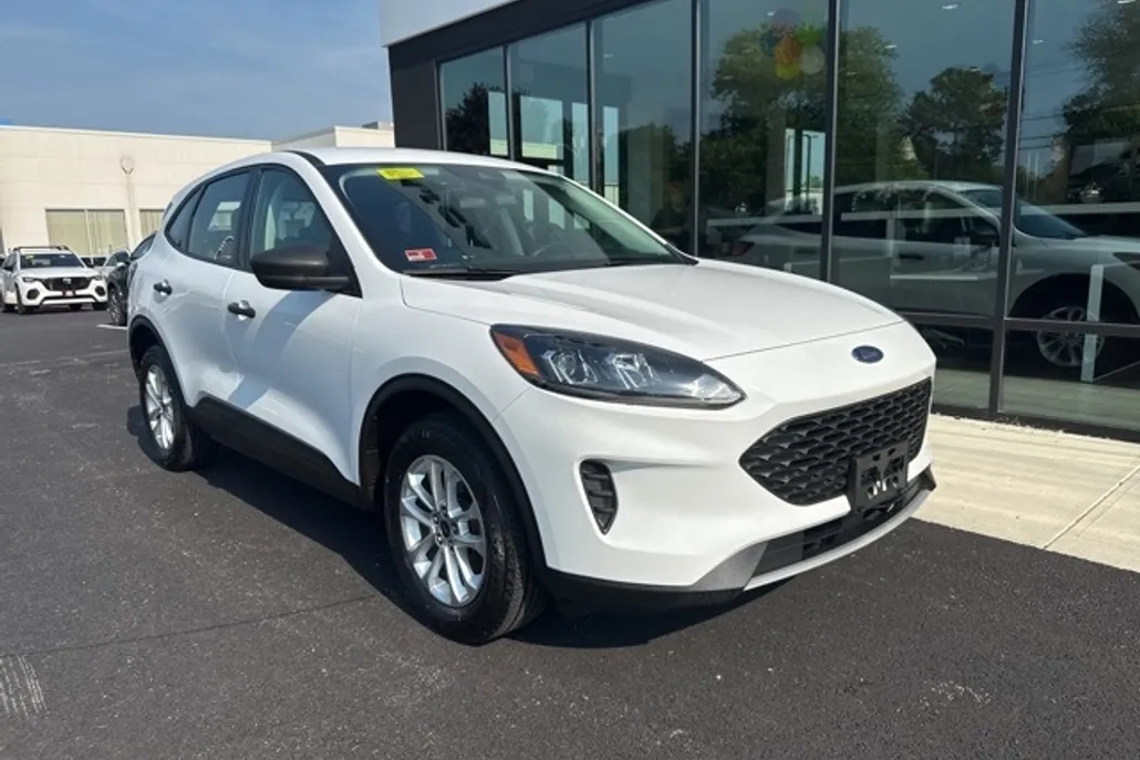 2022 Ford Escape S photo 1