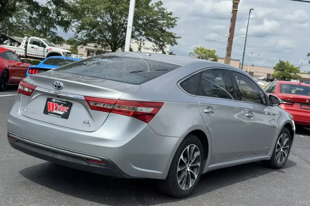 2018 Toyota Avalon Hybrid photo 1