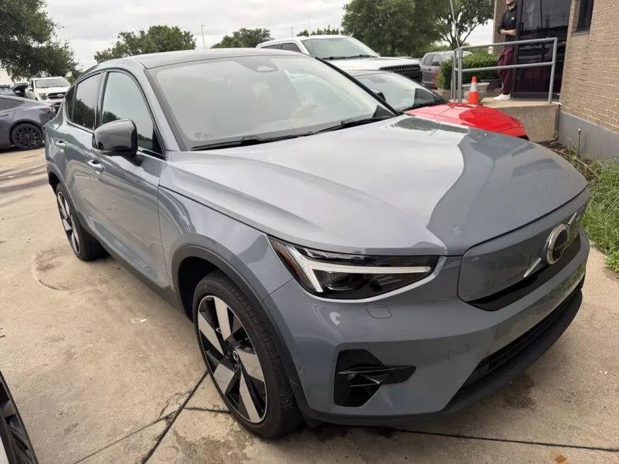 2023 Volvo C40 Recharge Ultimate photo 1