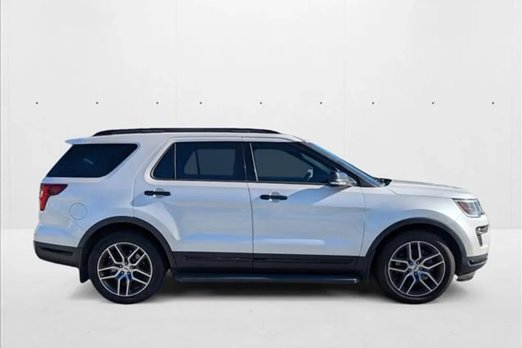 2019 Ford Explorer Sport photo 1