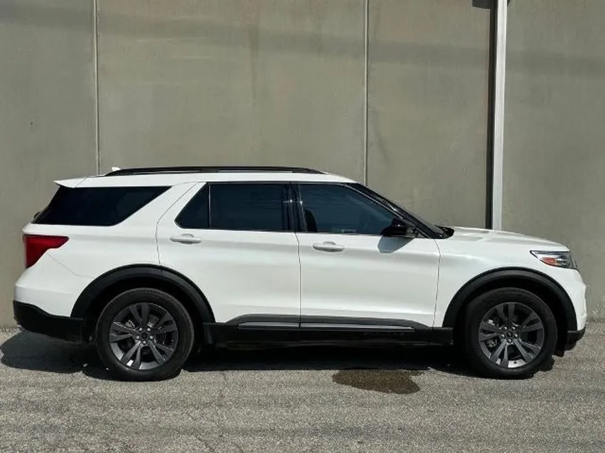 2023 Ford Explorer XLT photo 1