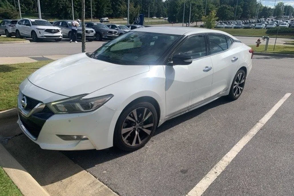 2016 Nissan Maxima SV photo 1