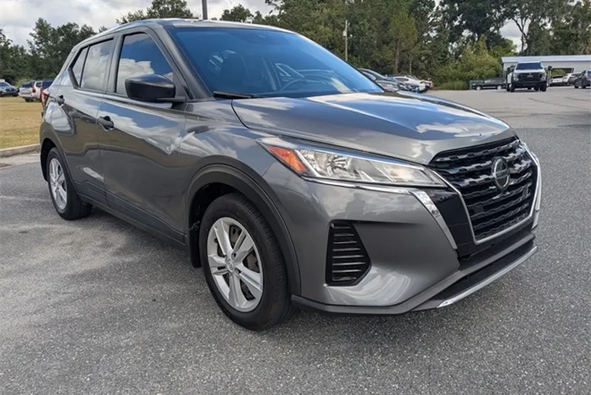 2021 Nissan Kicks S photo 1