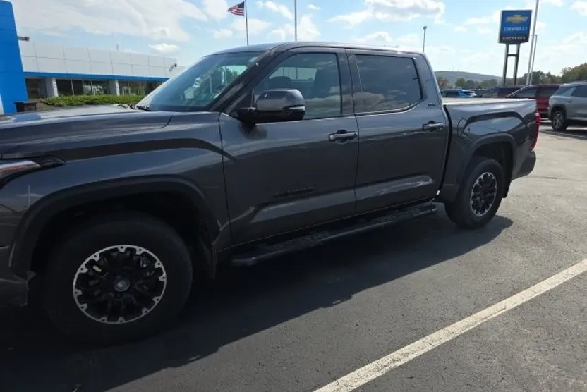 2022 Toyota Tundra SR5 photo 1