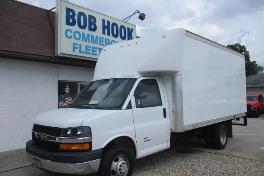 2020 Chevrolet Express Cutaway Van photo 1