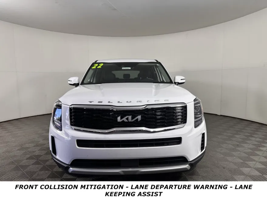2022 Kia Telluride LX photo 1