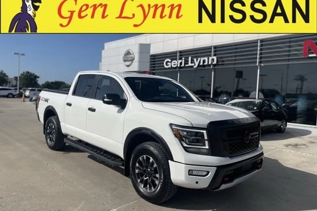 2024 Nissan Titan PRO-4X photo 1