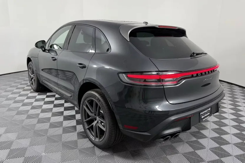 2025 Porsche Macan T photo 1