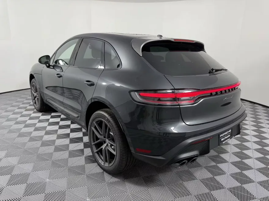 2025 Porsche Macan T photo 1