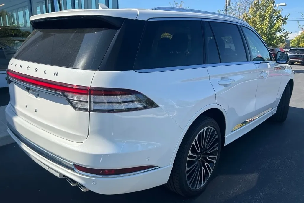 2022 Lincoln Aviator Black Label photo 1