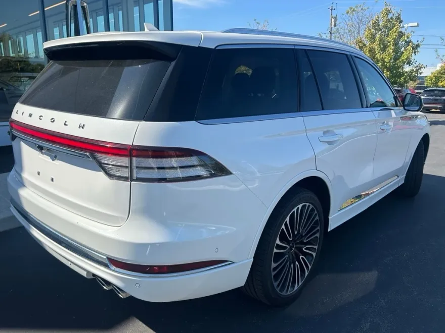2022 Lincoln Aviator Black Label photo 1