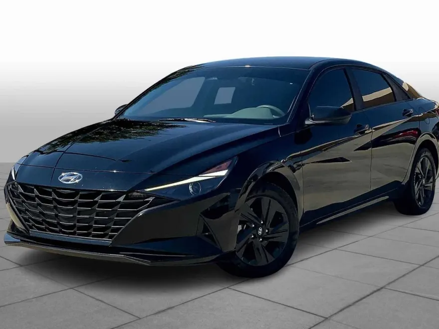 2023 Hyundai Elantra SEL photo 1