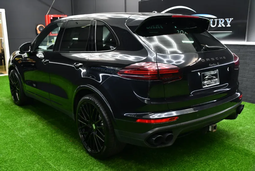 2016 Porsche Cayenne Turbo S photo 1