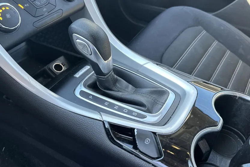 2015 Ford Fusion SE photo 1