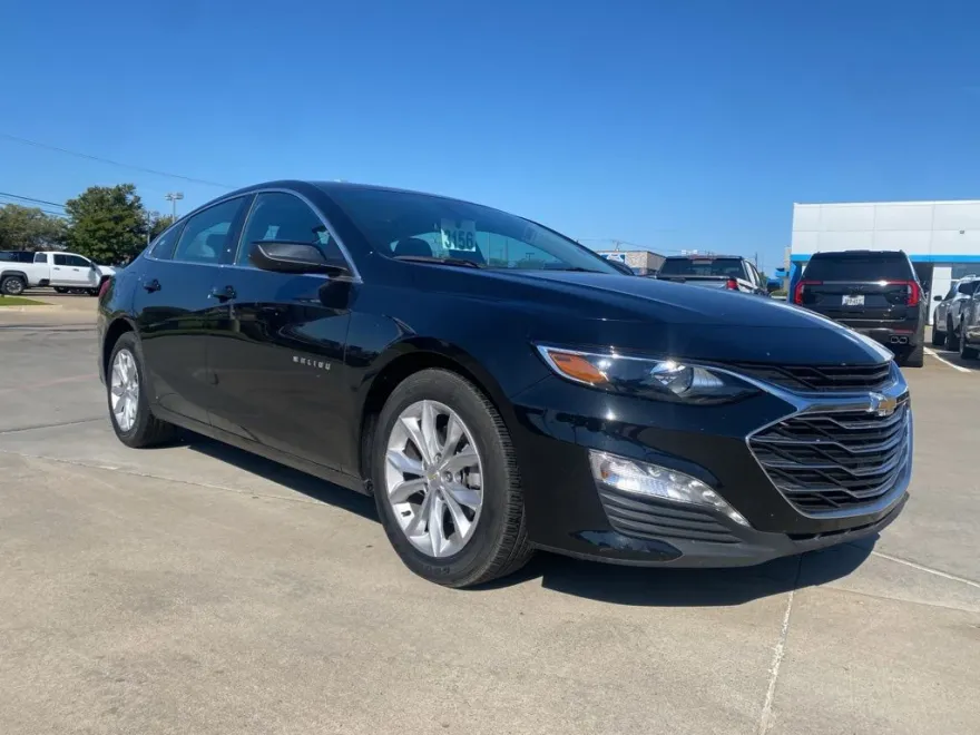 2024 Chevrolet Malibu 1LT photo 1